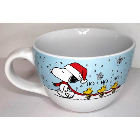 Peanuts Santa Snoopy Leading Woodstock in Snow 24 oz Soup, Ice Cream or** - Picture 2 of 7